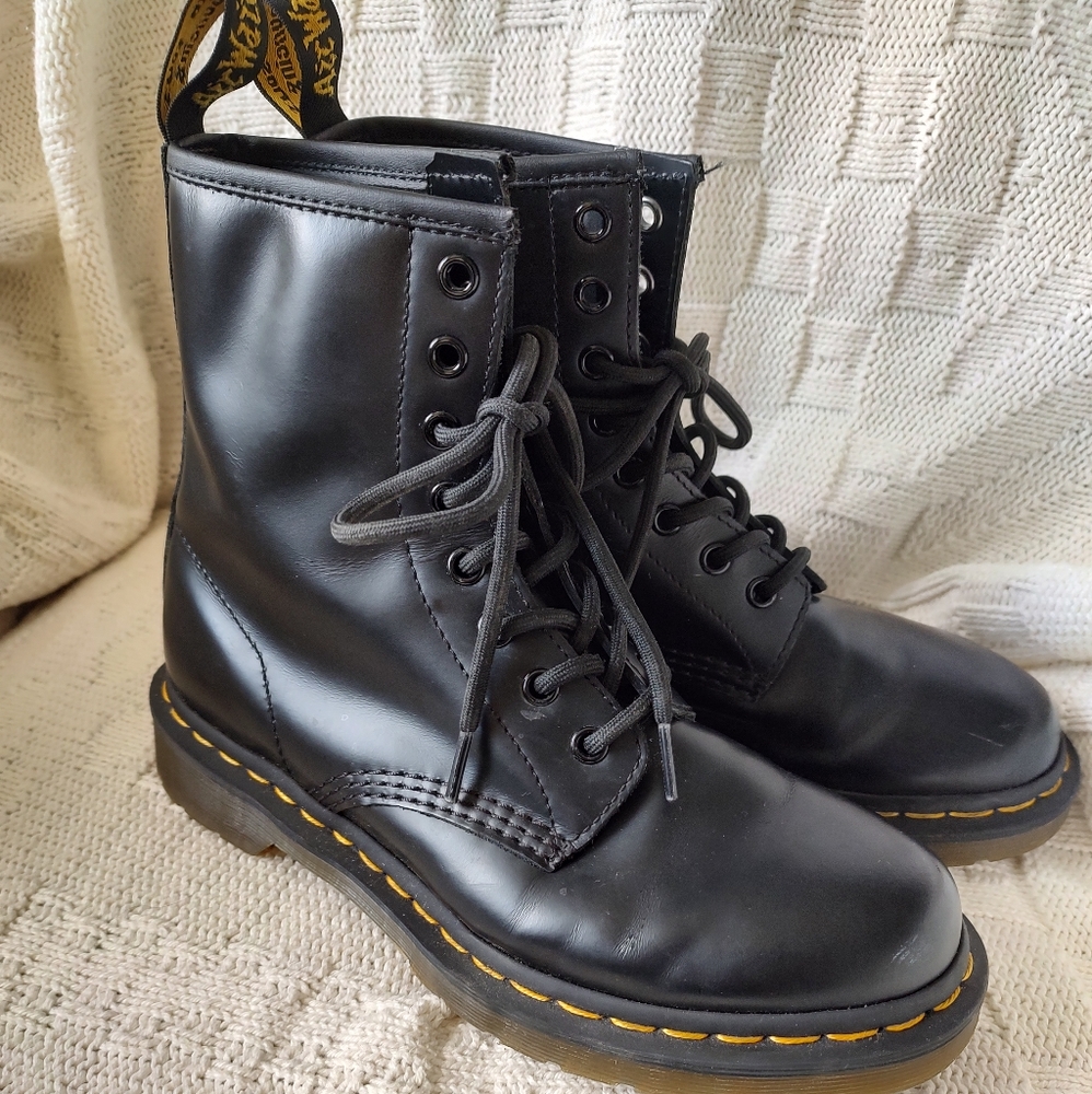 Dr. Doc Martens Black 1460- Mint!